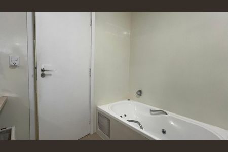 Casa à venda com 420m², 3 quartos e 8 vagasBanheiro da Suíte
