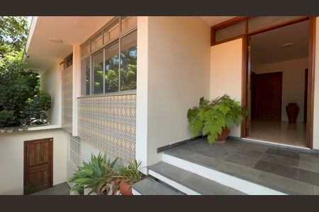 Casa à venda com 420m², 3 quartos e 8 vagasEntrada