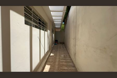 Casa à venda com 420m², 3 quartos e 8 vagasCorredor