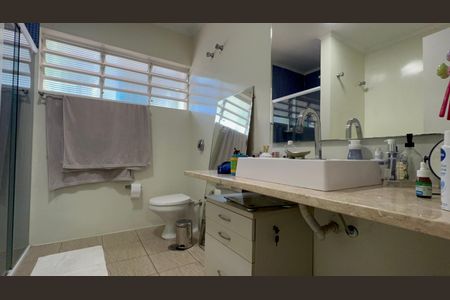 Casa à venda com 420m², 3 quartos e 8 vagasBanheiro da Suíte