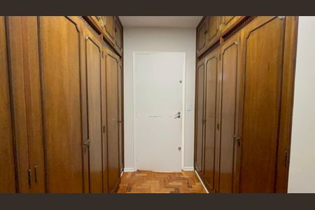 Casa à venda com 420m², 3 quartos e 8 vagasCloset da suíte