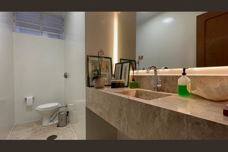 Casa à venda com 420m², 3 quartos e 8 vagasLavabo