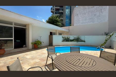 Casa à venda com 420m², 3 quartos e 8 vagasÁrea comum