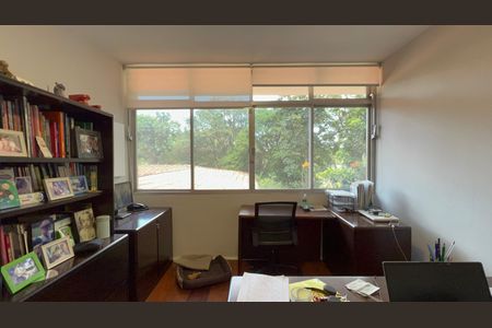 Casa à venda com 420m², 3 quartos e 8 vagasEscritório