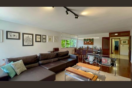 Casa à venda com 420m², 3 quartos e 8 vagasSala