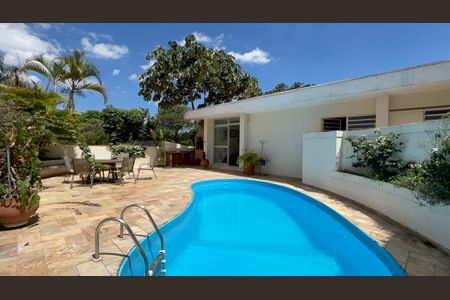 Casa à venda com 420m², 3 quartos e 8 vagasPiscina