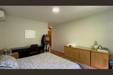 Casa à venda com 420m², 3 quartos e 8 vagasSuite