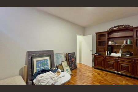 Casa à venda com 420m², 3 quartos e 8 vagasQuarto de Serviço