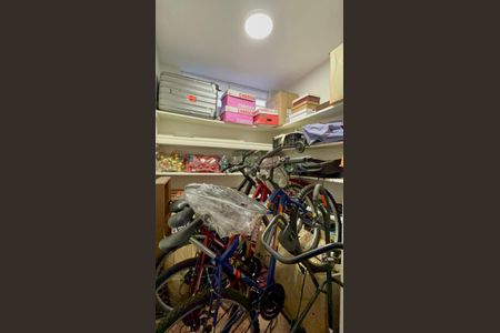 Casa à venda com 420m², 3 quartos e 8 vagasDepósito 