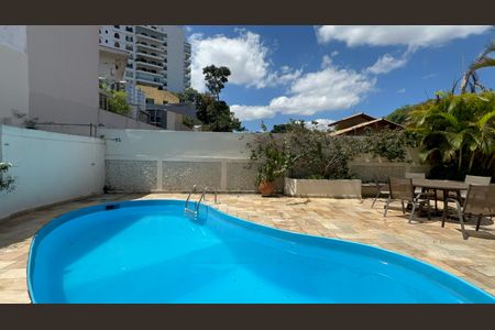 Casa à venda com 420m², 3 quartos e 8 vagasPiscina
