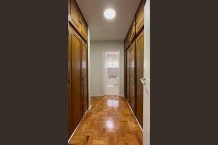 Casa à venda com 420m², 3 quartos e 8 vagasCloset da suíte