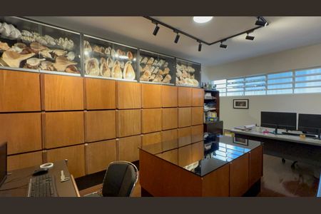 Casa à venda com 420m², 3 quartos e 8 vagasSala de estudo 