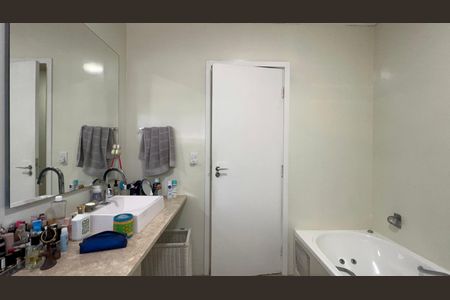 Casa à venda com 420m², 3 quartos e 8 vagasBanheiro da Suíte