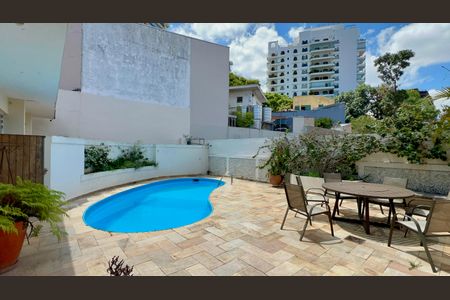 Casa à venda com 420m², 3 quartos e 8 vagasÁrea comum