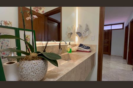 Casa à venda com 420m², 3 quartos e 8 vagasLavabo