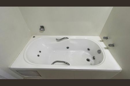 Casa à venda com 420m², 3 quartos e 8 vagasBanheiro da Suíte