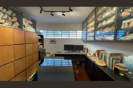 Casa à venda com 420m², 3 quartos e 8 vagasSala de estudo 