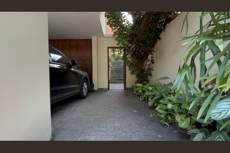 Casa à venda com 420m², 3 quartos e 8 vagasEntrada