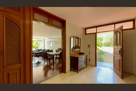 Casa à venda com 420m², 3 quartos e 8 vagasHall de entrada