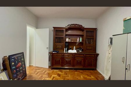 Casa à venda com 420m², 3 quartos e 8 vagasQuarto de Serviço