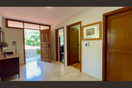 Casa à venda com 420m², 3 quartos e 8 vagasHall de entrada