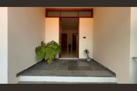 Casa à venda com 420m², 3 quartos e 8 vagasEntrada