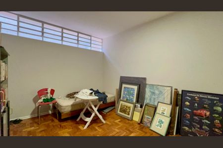 Casa à venda com 420m², 3 quartos e 8 vagasQuarto de Serviço