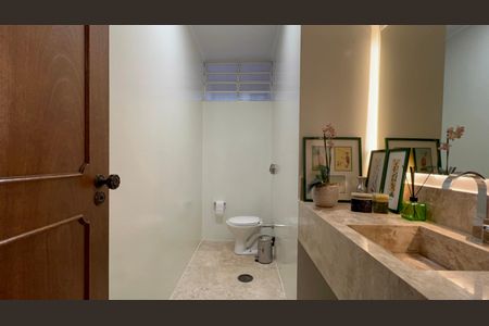 Casa à venda com 420m², 3 quartos e 8 vagasLavabo