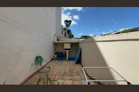 Casa à venda com 420m², 3 quartos e 8 vagasÁrea de Serviço