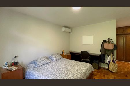 Casa à venda com 420m², 3 quartos e 8 vagasSuite