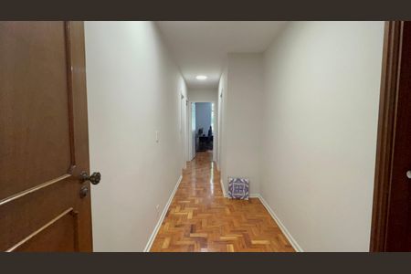 Casa à venda com 420m², 3 quartos e 8 vagasCorredor