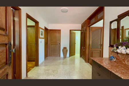 Casa à venda com 420m², 3 quartos e 8 vagasHall de entrada