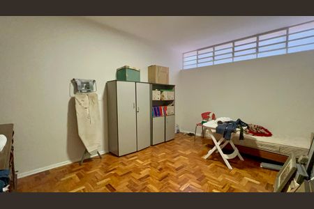 Casa à venda com 420m², 3 quartos e 8 vagasQuarto de Serviço