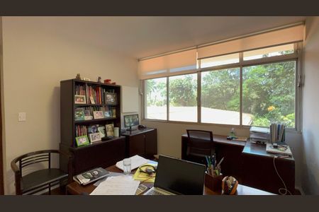 Casa à venda com 420m², 3 quartos e 8 vagasEscritório