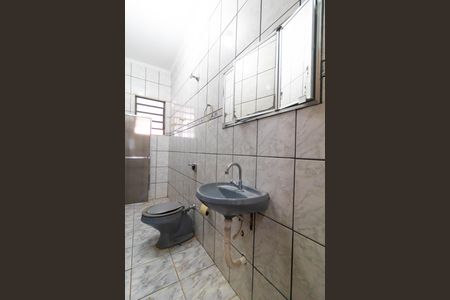 Casa à venda com 107m², 3 quartos e 4 vagasBanheiro 02