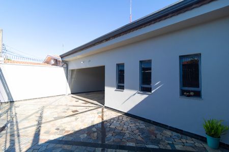 Casa à venda com 107m², 3 quartos e 4 vagasFachada