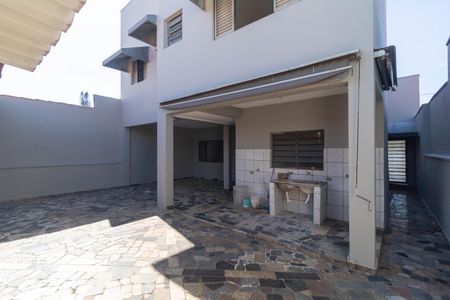 Casa à venda com 107m², 3 quartos e 4 vagasQuintal