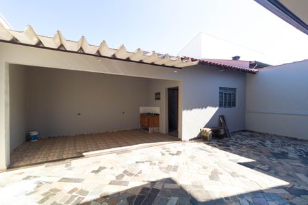 Casa à venda com 107m², 3 quartos e 4 vagasQuintal