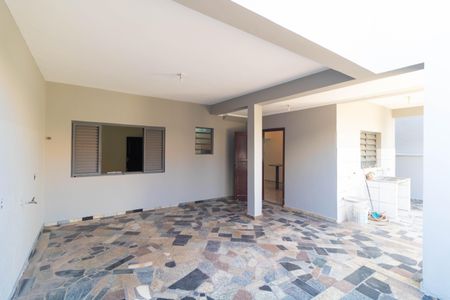 Casa à venda com 107m², 3 quartos e 4 vagasQuintal