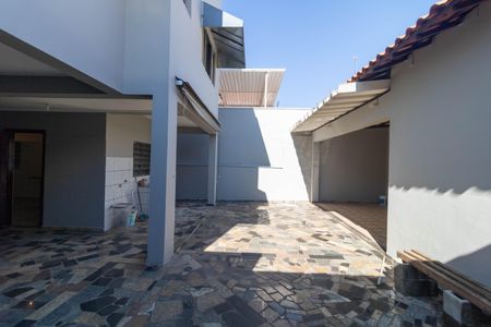Casa à venda com 107m², 3 quartos e 4 vagasQuintal