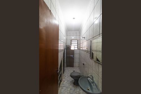 Casa à venda com 107m², 3 quartos e 4 vagasBanheiro 02