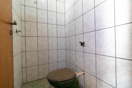 Casa à venda com 107m², 3 quartos e 4 vagasBanheiro da Edícula