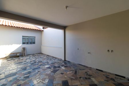 Casa à venda com 107m², 3 quartos e 4 vagasQuintal