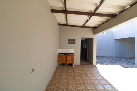 Casa à venda com 107m², 3 quartos e 4 vagasVaranda