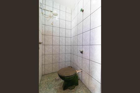 Casa à venda com 107m², 3 quartos e 4 vagasBanheiro da Edícula