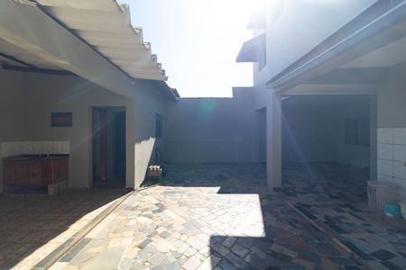 Casa à venda com 107m², 3 quartos e 4 vagasQuintal