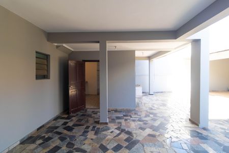 Casa à venda com 107m², 3 quartos e 4 vagasQuintal