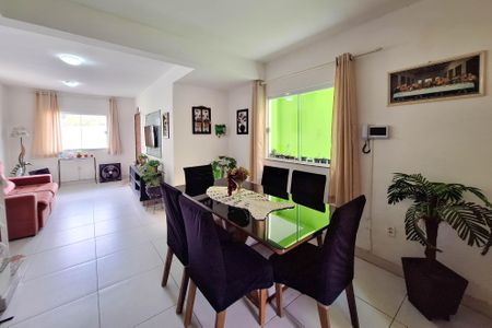 Casa à venda com 360m², 3 quartos e 3 vagasSala