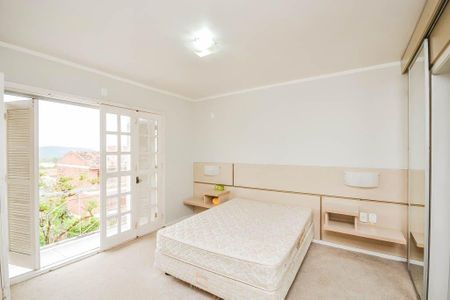 Casa de condomínio para alugar com 300m², 4 quartos e 2 vagas Casa de condomínio para alugar com 300m², 4 quartos e 2 vagasSuíte