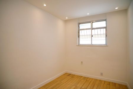 Quarto 2 de apartamento para alugar com 2 quartos, 59m² em Santa Rosa, Niterói